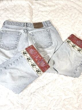 LONDONJEAN Light Blue Cropped Jeans with Patterned Hem - Gently Used -Size 8